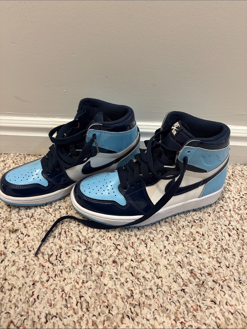Nike Women's Air Jordan 1 Retro High OG 'Blue Chill' - Picture 2 of 13